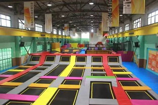 成都這所軍工廠，曾經造火藥現在搞文藝，耍一天都不得累